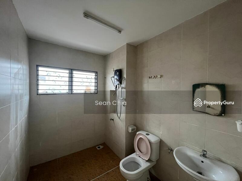 For Sale - Newly Refurbished 2sty Semi D 32x75 Freehold Aman Perdana Klang